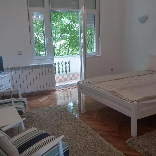 板球2号旅舍，位于贝尔格莱德的酒店