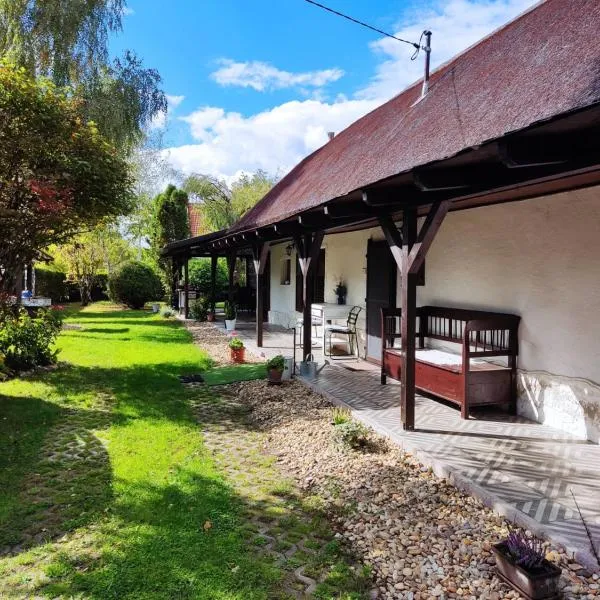 Lovely Cottage Home，位于加尔多尼的酒店