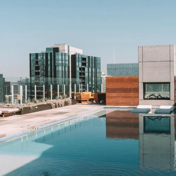 2BD Condo-Rainey St-Best views-RT Pool，位于奥斯汀的酒店