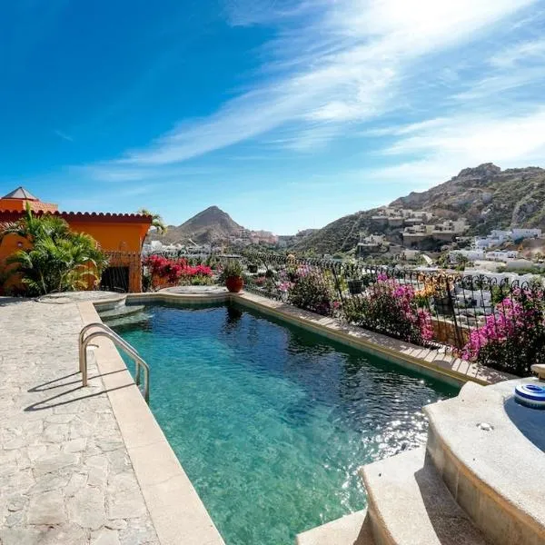 Casa Flamingo Cabo Luxurious Home, Spacious Rooms in El Pedregal Gated Community，位于卡波圣卢卡斯的酒店