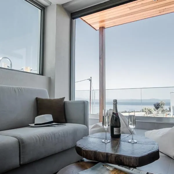 King's & Queen's Afitos - Suites With Private Pool，位于阿菲托斯的酒店