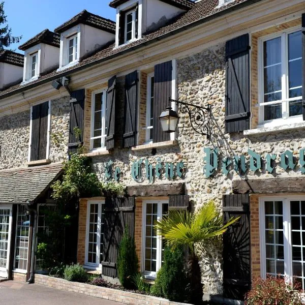 乐切内彭德拉根酒店，位于Poigny-la-Forêt的酒店