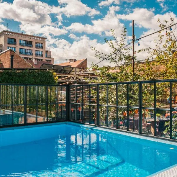 Stay Swanky Bed & Breakfast，位于萨格勒布的酒店