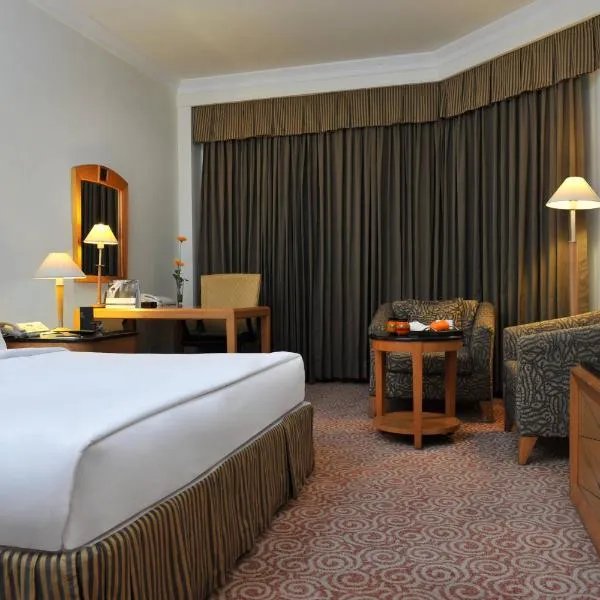 世茂皇家艾美钦奈酒店，位于钦奈的酒店