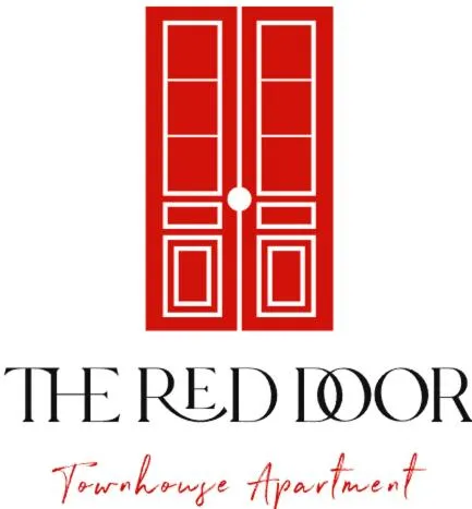 The Red Door Townhouse Apartment，位于阿达拉的酒店