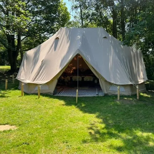 Superior Luxury Large Emperor Tent，位于Stoke Goldington的酒店
