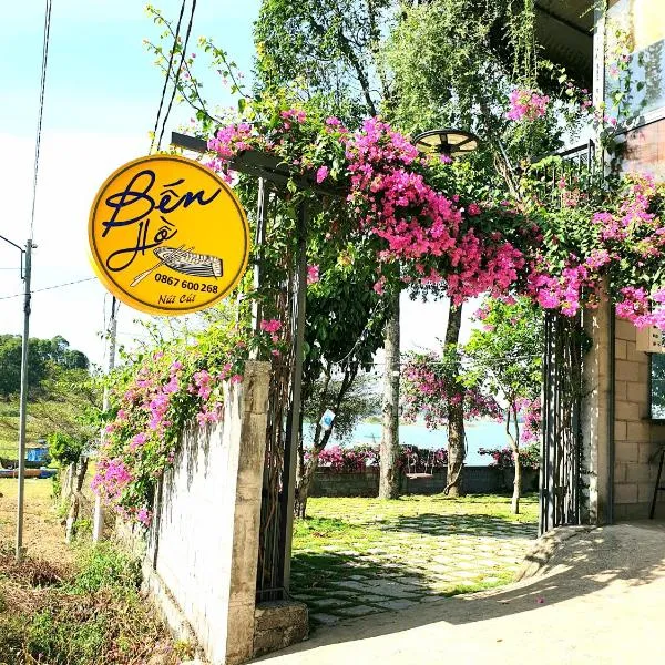 Bến Hồ Homestay，位于Ấp Nguyễn Thái Học的酒店