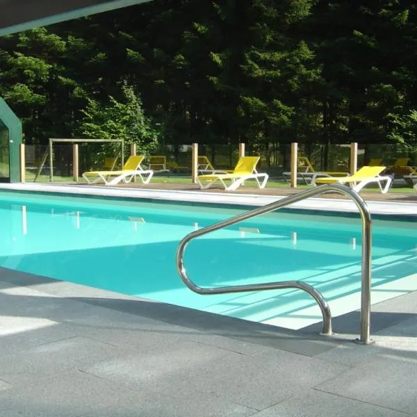 Gite Roche Des Ducs avec Piscine toute l'année, Spa, Sauna, Hammam，位于Rochesson的酒店