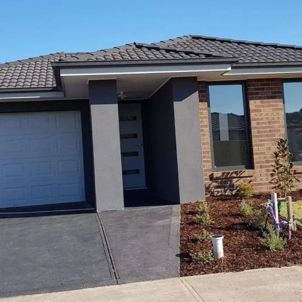 Homely and newly built place with a lot to do.，位于Beaconsfield的酒店