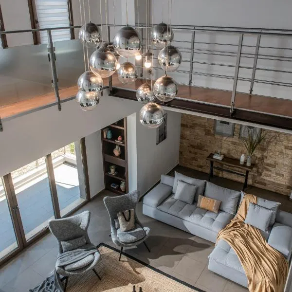 Villa Ete Premier Luxury Villa by Prime Stay，位于斯塔里斯的酒店