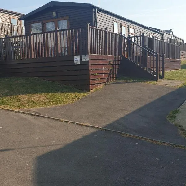 Holiday Lodge, sleeps 4, with sea & countryside views，位于Ore的酒店