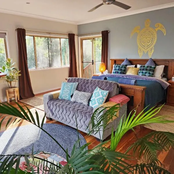 Deluxe Studio with Forest Views, Noosa Hinterland，位于Doonan的酒店