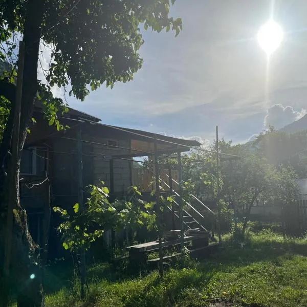 Guest House in Svaneti - Khaishi，位于梅斯蒂亚的酒店