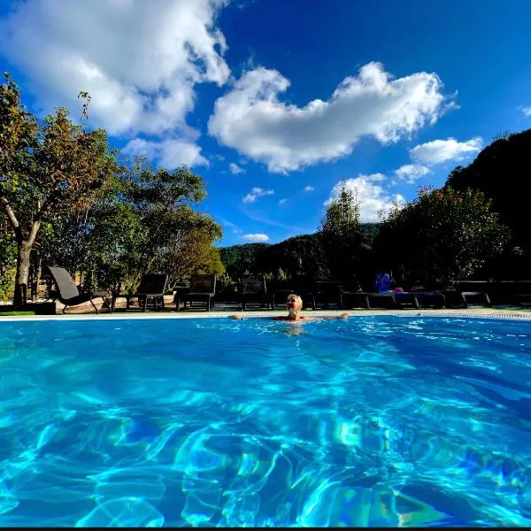 LUXURY CASA RURAL "BALCONY" con piscina，位于蒙特费雷的酒店