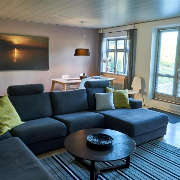 Modern vacation Home - Close to sea and nature.，位于Sjølund的酒店
