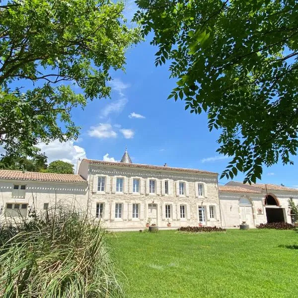 Domaine de Lanis - Maison d'hôtes avec parc et piscine，位于卡斯泰尔诺达里的酒店