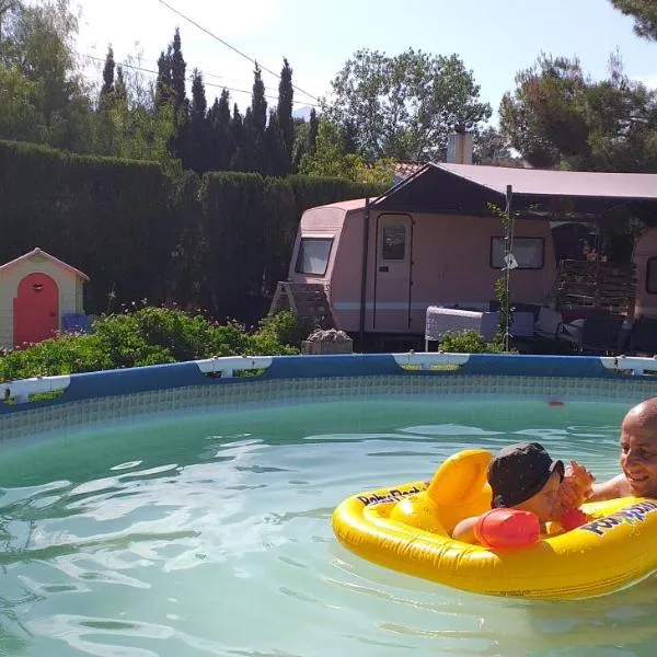 Caravana- Glamping Casa tortuga，位于拉努西亚的酒店