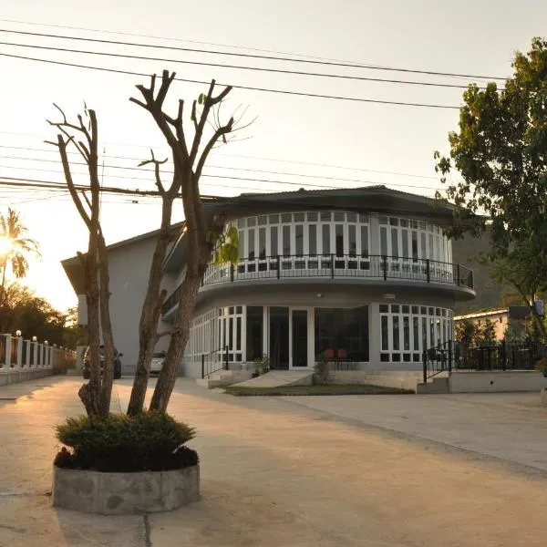 水磨石酒店，位于Ban Tha Maprang的酒店
