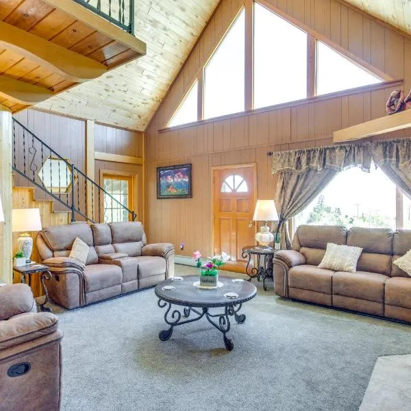 Sunny Cedaredge Home with Mtn Views - Hike and Fish!，位于Cedaredge的酒店