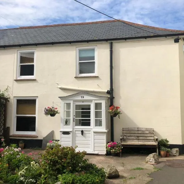 Traditional Cottage in Harbour Town of Watchet，位于Clatworthy的酒店