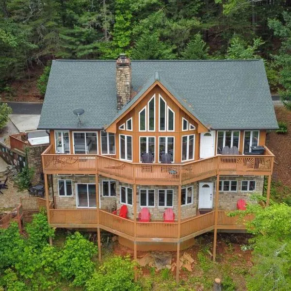 Lily's Lookout Lodge - Helen, GA，位于海伦的酒店