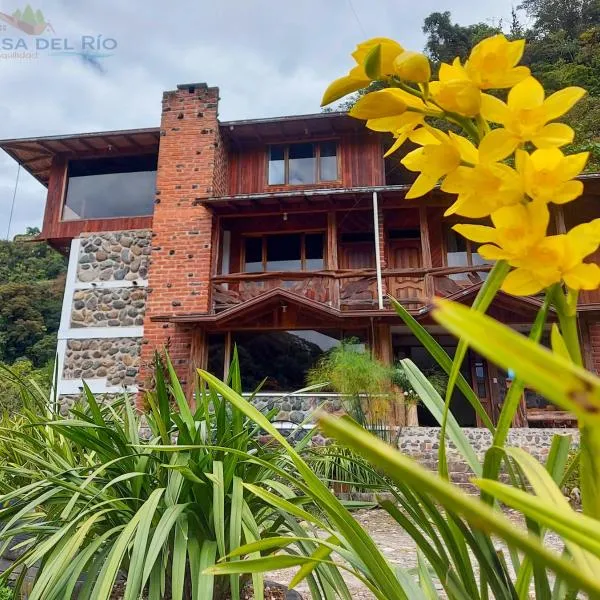 Casa del Río Jardín Botánico y Avistamiento de Aves，位于Baeza的酒店