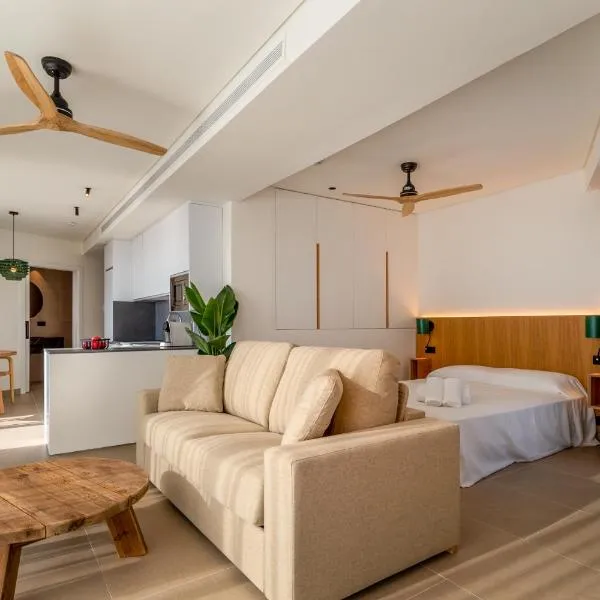 Hotel Apartamentos Hamus，位于科尼尔-德拉弗龙特拉的酒店