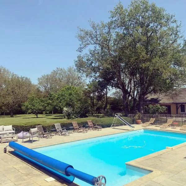 Hors Cadre/villa avec piscine，位于Nort-sur-Erdre的酒店