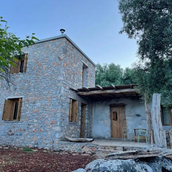 Petres old village house，位于Áyios Ioánnis的酒店