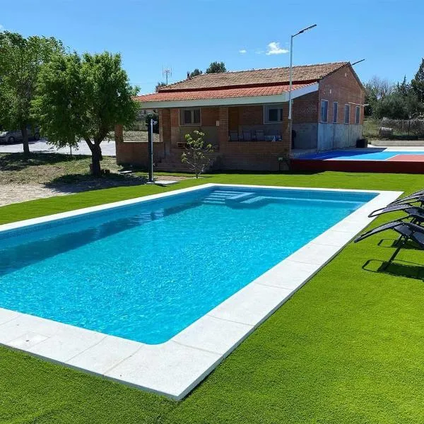 Casa con piscina, Villa Alarilla，位于Barajas de Melo的酒店