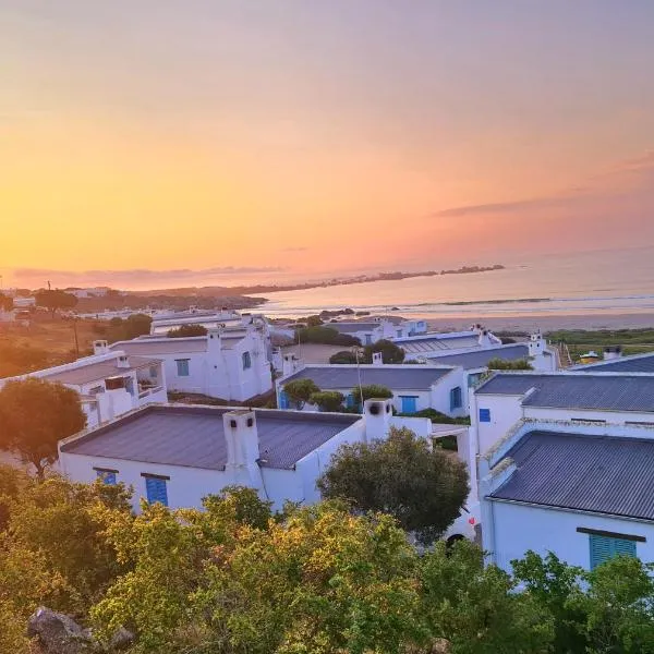 Flamink Beach View Cottage in Paternoster，位于帕特诺斯特的酒店