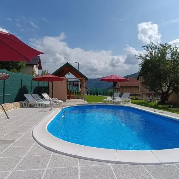 Villa Green Oasis With Pool，位于Trnovo的酒店