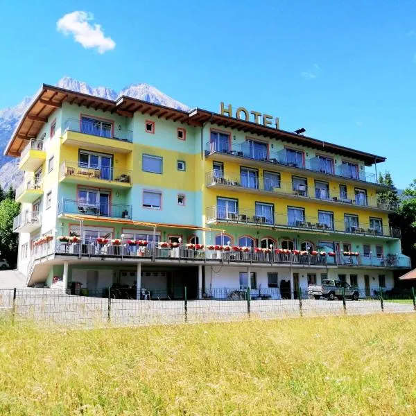 玛蒂娜酒店，位于Obermieming的酒店