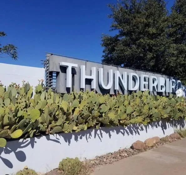 Thunderbird Hotel，位于马尔法的酒店