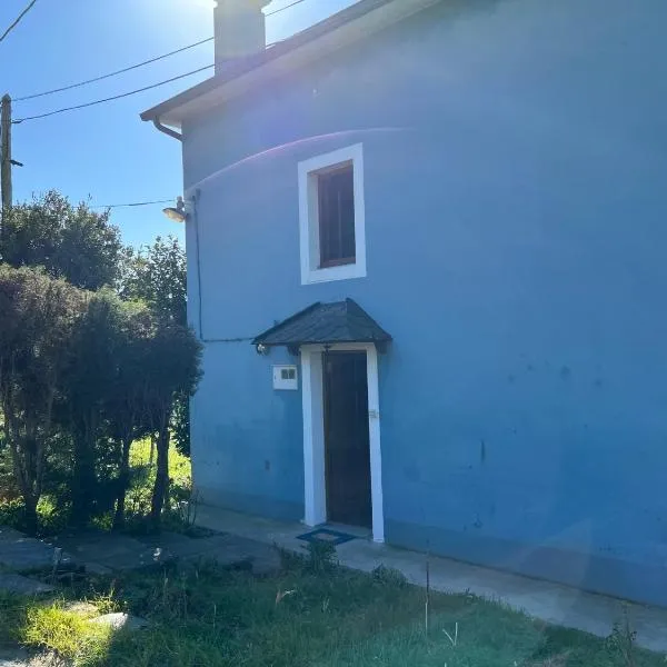 CASA EN ALDEA DE ORTIGUEIRA MIRANDO AL MAR，位于圣马尔塔奥尔蒂盖拉的酒店