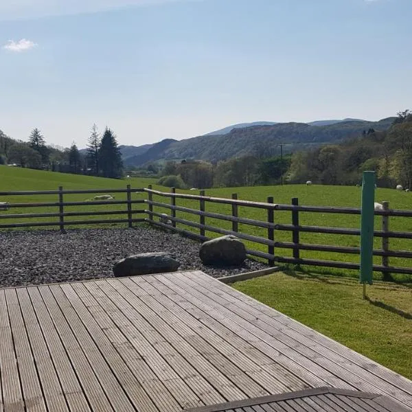 Amazing Views Log Cabin Broughton Mills South Lakes，位于布劳顿弗内斯的酒店