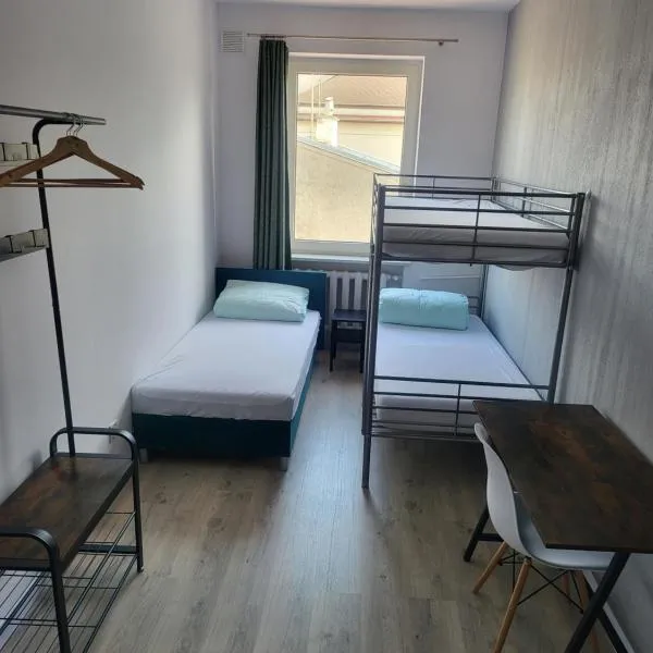 Rooms4Rest Wiertnicza - Private rooms for tourists，位于华沙的酒店