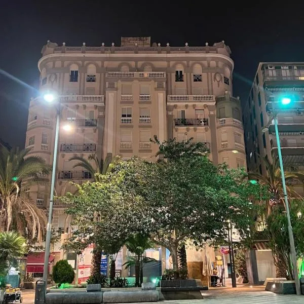 Family House, CENTRO CIUDAD - 3 DORMITORIOS 6 1 0 3 1 0 8 3 1，位于休达的酒店