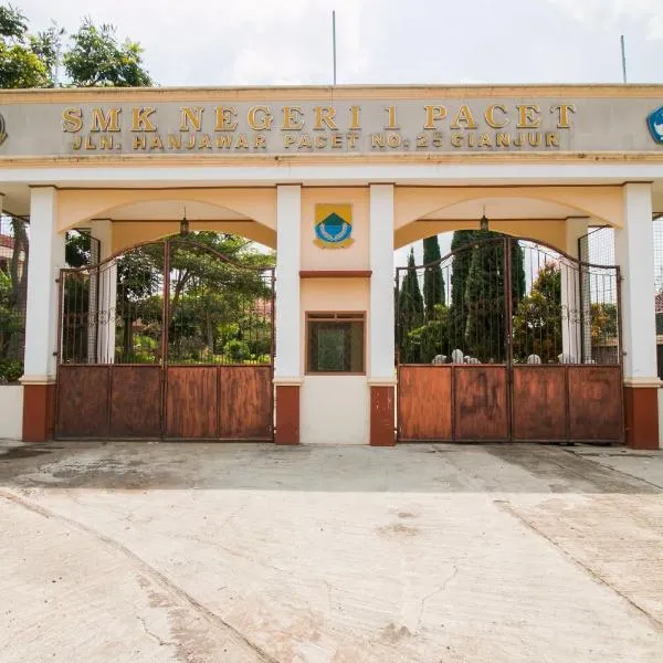 Hotel O Edotel Smkn 1 Pacet Syariah，位于普卡的酒店