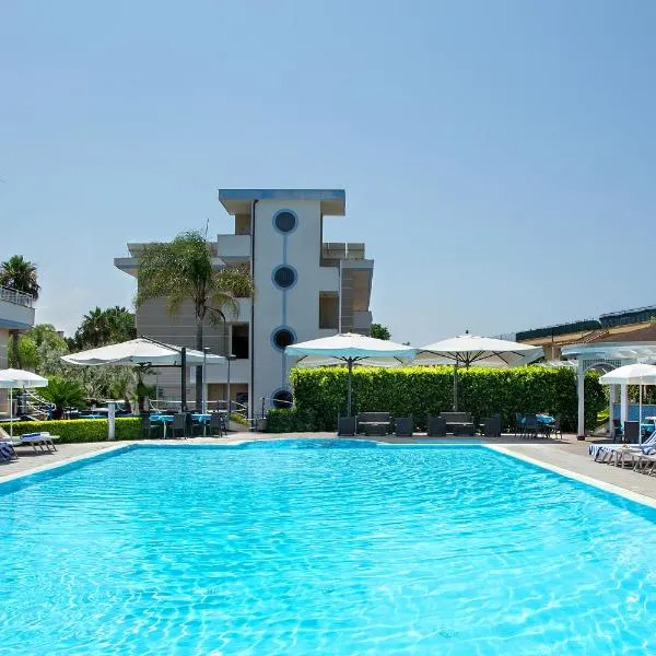 Hotel Premiere Pool & Resort，位于马里纳·迪·瓦尔卡图罗的酒店