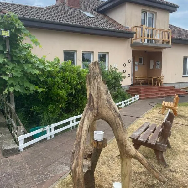 Kopice " Kowalczyk Hotel Residences In Nature Parks "，位于Przybiernów的酒店