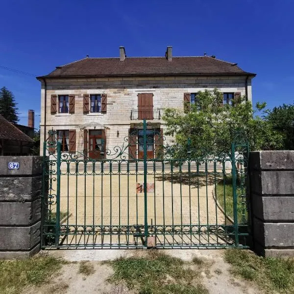 Gîte 4 étoiles dans le Jura - Lagoon，位于Mont-sous-Vaudrey的酒店