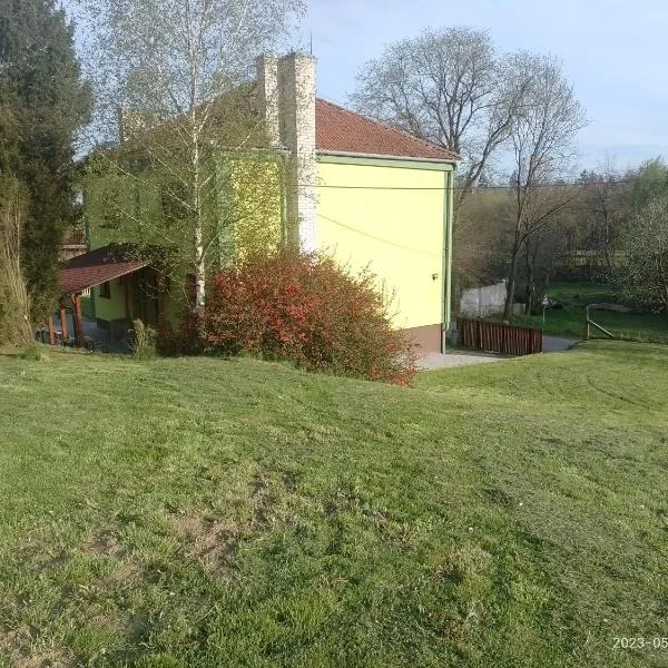 Apartment in the Hájenka holiday house，位于萨扎瓦河畔斯韦特拉的酒店