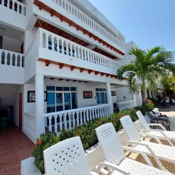 hotel 3 banderas Manzanillo del Mar，位于Punta Canoas的酒店