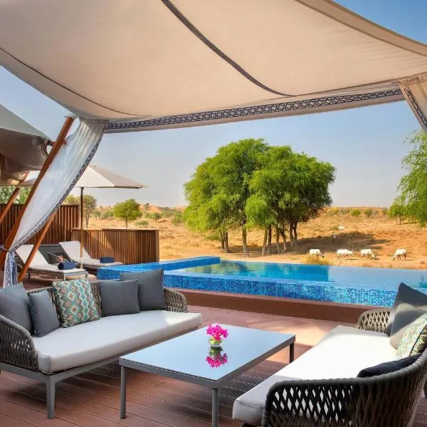 拉斯阿尔卡麦山谷沙漠丽思卡尔顿酒店，位于Al Ḩamrānīyah的酒店