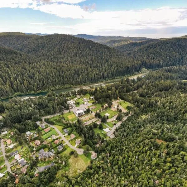 Redwood Meadows RV Resort，位于新月城的酒店