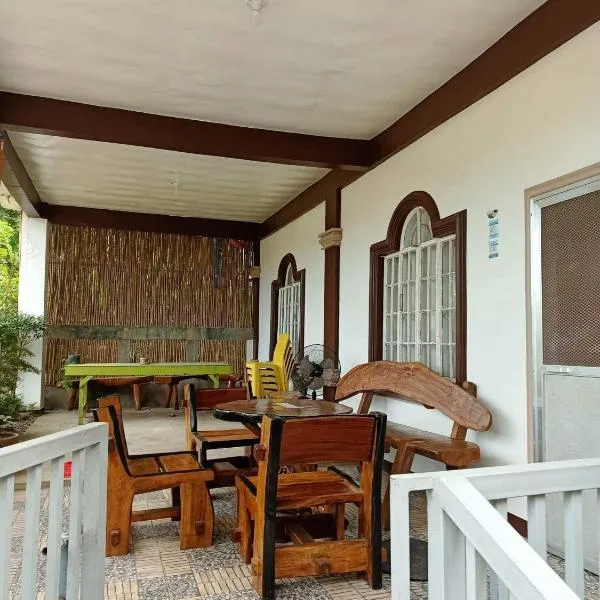 JC3 TRANSIENT HOUSE，位于Bolinao的酒店