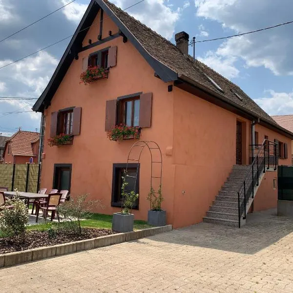 Gîte du Fronholz - Maison alsacienne avec jardin et service traiteur，位于Scherwiller的酒店