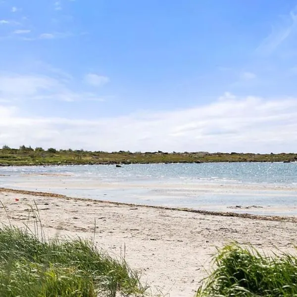 Cozy cottage by the sea south of Varberg，位于Träslövsläge的酒店