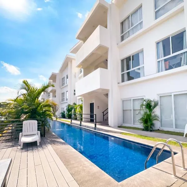 Pura Vida Apartment with nice pool walking distance to the heart of Jaco，位于雅科的酒店